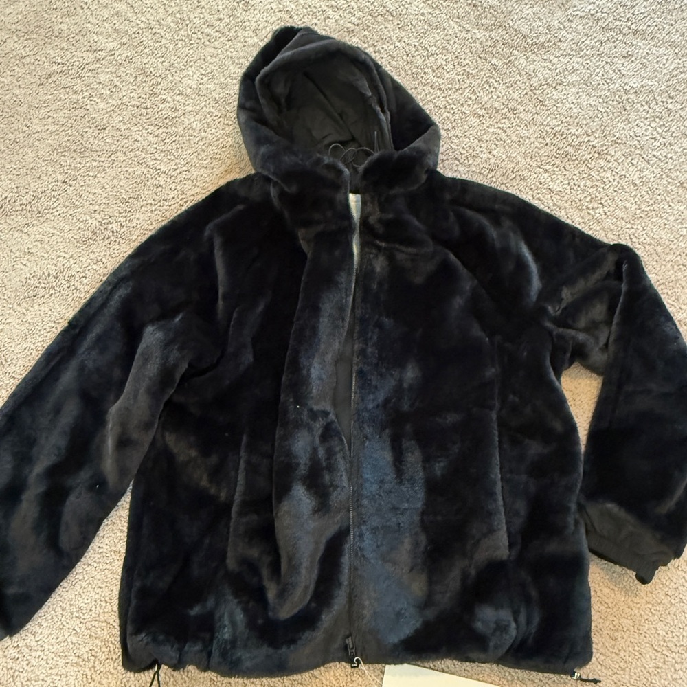 Lululemon Faux Fur Full-Zip Hoodie (M) - Picture 4 of 10